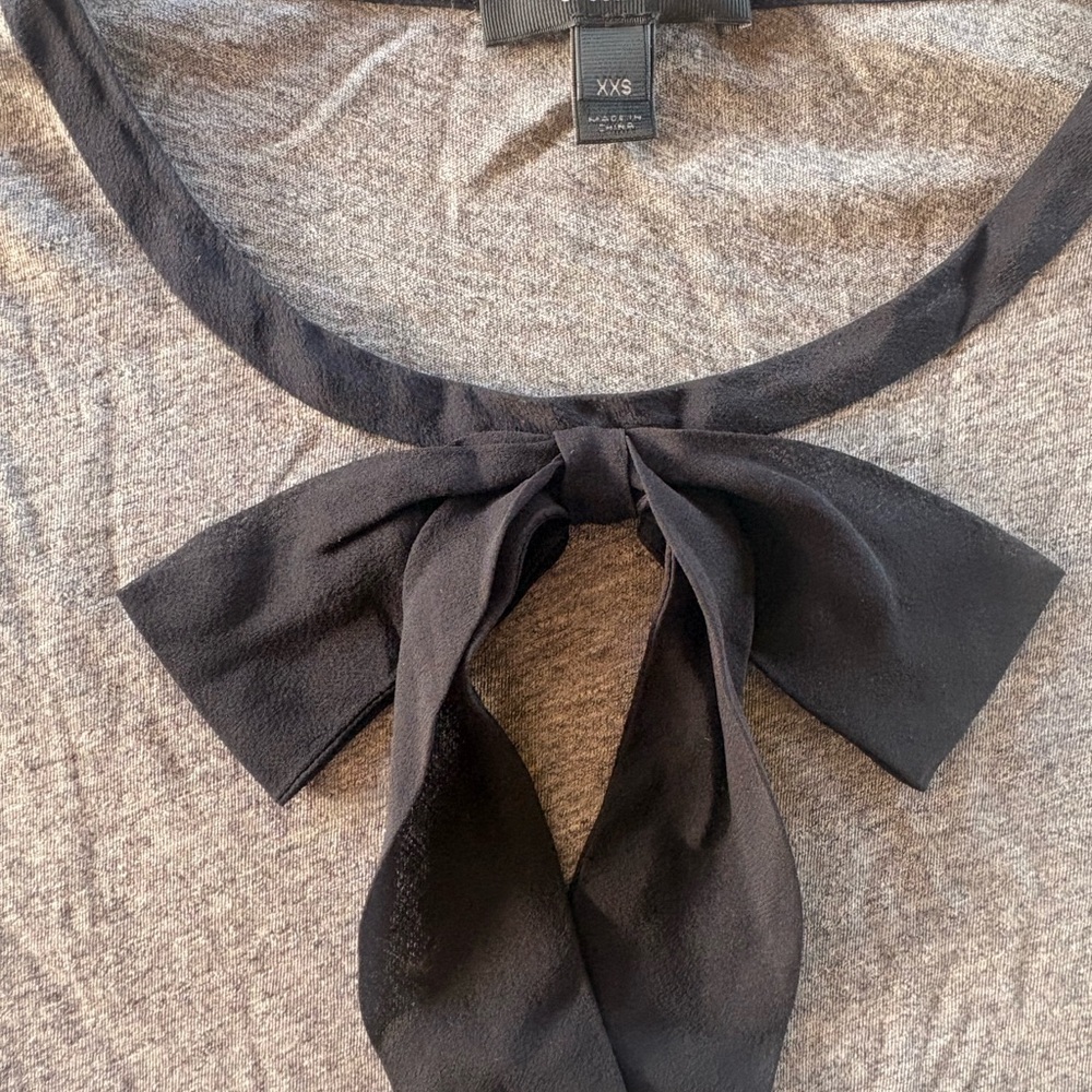 J Crew Gray Cotton Short Sleeve T Shirt with Black Bow Accent Size XXS - Picture 2 of 4